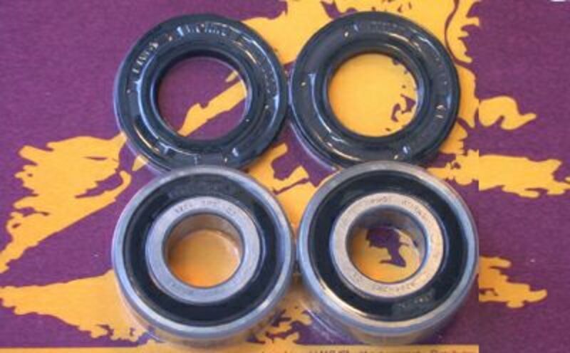 KIT ACHTERWIELLAGERS SUZUKI RM125-250 1988-1991 LAGERS EN OLIEKEERRINGEN