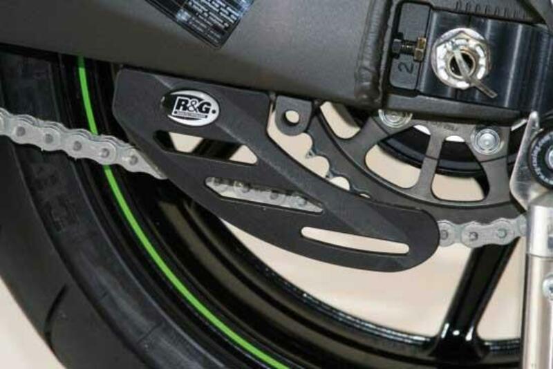 R&G RACING tandwielbescherming (type haaienvin) van zwart ABS