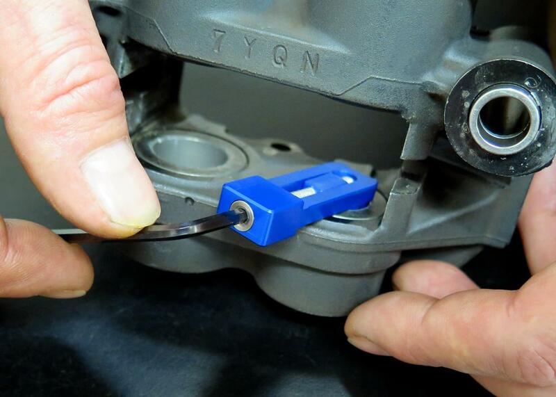 Puller for piston brake caliper Motion Pro