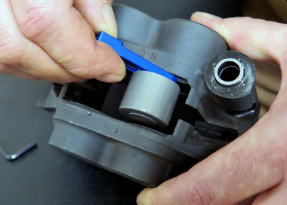 Puller for piston brake caliper Motion Pro