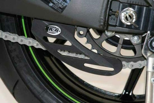 R&G RACING tandwielbescherming (type haaienvin) van zwart ABS