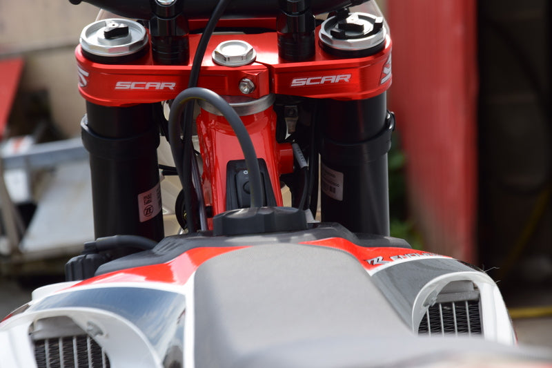 SCAR Triple Clamp OE Offset Red 